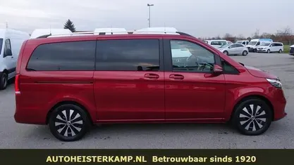 Rood Occasion 2024 Mercedes EQV300 Avantgarde MPV | € 55.539 (Eerlijke prijs)