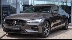 Grijs Gebruikt 2023 Volvo S60 Plus Sedan | € 41.995 (Eerlijke prijs)