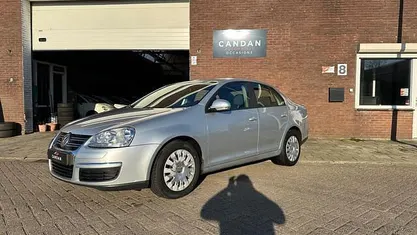 Grijs Gebruikt 2006 VW Jetta Trendline Sedan | € 2.999 (Eerlijke prijs)