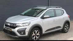 Grijs Gebruikt 2023 Dacia Sandero Stepway Hatchback | € 17.150 (Eerlijke prijs)
