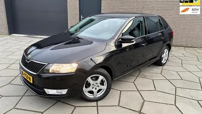 Zwart Gebruikt 2016 Skoda Rapid Joy Hatchback | € 10.595 (Eerlijke prijs)