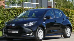 Zwart Gebruikt 2021 Toyota Yaris Hybrid Active Hatchback | € 19.950 (Eerlijke prijs)