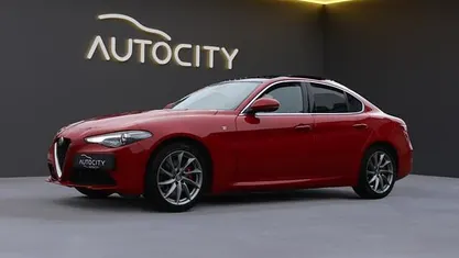 Rood (metallic) Gebruikt 2021 Alfa Romeo Giulia Lusso Sedan | € 35.950 (Eerlijke prijs)