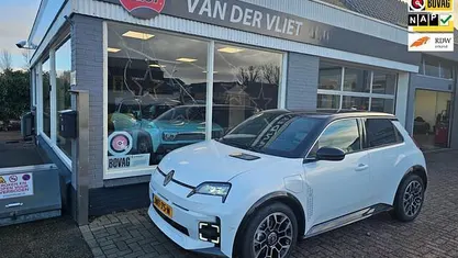 Wit Nieuw 2025 Renault R5 Komfort Hatchback | € 34.950 (Eerlijke prijs)