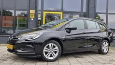 Zwart Gebruikt 2018 Opel Astra Edition Hatchback | € 12.950 (Eerlijke prijs)