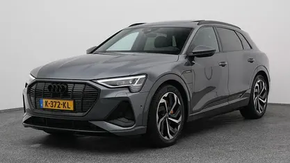 Grijs (metallic) Occasion 2020 Audi e-tron Comfort SUV | € 22.900 (Super prijs)