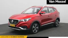Rood Gebruikt 2019 MG ZS Luxury Sedan | € 13.495 (Eerlijke prijs)