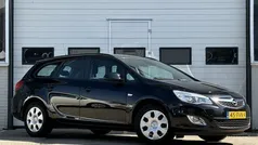 Zwart, metallic lak Gebruikt 2011 Opel Astra Edition Stationwagen | € 4.350 (Eerlijke prijs)