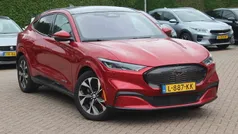 Rood, metallic lak Gebruikt 2021 Ford Mustang Mach-E SUV | € 31.999 (Eerlijke prijs)