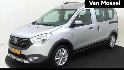 Grijs Gebruikt 2018 Dacia Dokker Stepway MPV | € 13.640 (Super prijs)