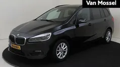 Zwart Gebruikt 2018 BMW 218 Executive Stationwagen | € 17.940 (Eerlijke prijs)