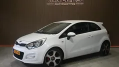 Wit Gebruikt 2013 Kia Rio Hatchback | € 6.450 (Eerlijke prijs)