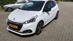 Wit, metallic lak Gebruikt 2016 Peugeot 208 GT-line Hatchback | € 8.950 (Eerlijke prijs)