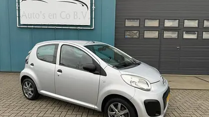Grijs (metallic) Occasion 2012 Citroën C1 Attraction Hatchback | € 3.450 (Eerlijke prijs)