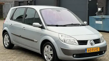 Gebruikt 2004 Renault Scénic II Expression MPV | € 1.489 (Eerlijke prijs)