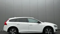 Wit Gebruikt 2017 Volvo V60 CC Momentum Stationwagen | € 11.945 (Super prijs)