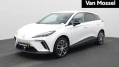 Wit Gebruikt 2023 MG MG4 EV Luxury Hatchback | € 22.900 (Eerlijke prijs)