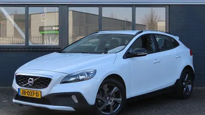 Occasion Volvo V40 Summum 154 PK (113 kW) 2016 Wit Hatchback