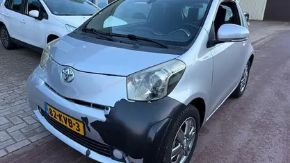 Grijs (metallic) Occasion 2010 Toyota iQ Hatchback | € 4.450 (Goede deal)