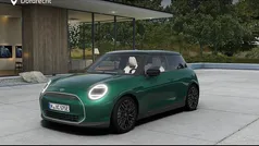 Groen Nieuw 2025 Mini Cooper Favoured Hatchback | € 32.300 (Eerlijke prijs)