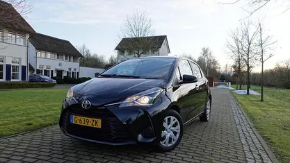 Zwart Occasion 2019 Toyota Yaris Active Hatchback | € 14.950 (Eerlijke prijs)