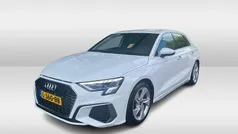 Wit, metallic lak Gebruikt 2021 Audi A3 Sportback S-Line Hatchback | € 25.950 (Goede deal)