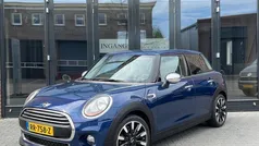 Blauw, metallic lak Gebruikt 2018 Mini ONE Pepper Hatchback | € 15.950 (Eerlijke prijs)