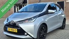 Gebruikt 2015 Toyota Aygo X-play Hatchback | € 6.999 (Eerlijke prijs)