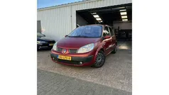 Rood Gebruikt 2004 Renault Scénic II Authentique MPV | € 999 (Goede deal)