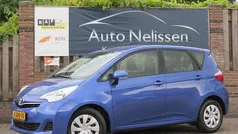Blauw Gebruikt 2012 Toyota Verso-S Comfort MPV | € 7.450 (Eerlijke prijs)
