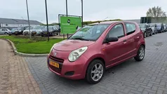 Rood, metallic lak Gebruikt 2009 Suzuki Alto Hatchback | € 1.899 (Eerlijke prijs)