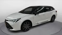 Wit Gebruikt 2023 Toyota Corolla Plus Stationwagen | € 33.950 (Eerlijke prijs)