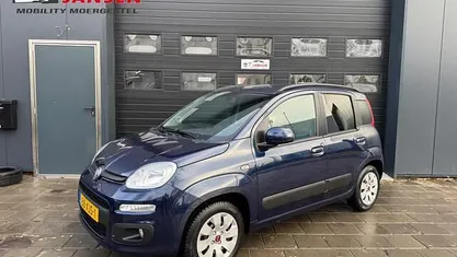 Blauw (metallic) Gebruikt 2012 Fiat Panda Lounge Hatchback | € 3.395 (Eerlijke prijs)