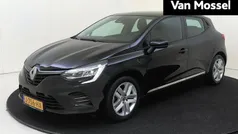Zwart Gebruikt 2020 Renault Clio V Zen Hatchback | € 14.935 (Eerlijke prijs)