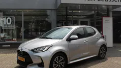 Grijs Gebruikt 2023 Toyota Yaris Hybrid Hatchback | € 21.940 (Eerlijke prijs)
