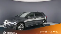 Grijs Gebruikt 2022 VW Golf VIII Life Hatchback | € 28.500 (Eerlijke prijs)