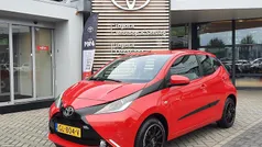 Rood Gebruikt 2015 Toyota Aygo X-play Hatchback | € 7.900 (Eerlijke prijs)