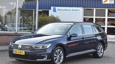 Blauw, metallic lak Gebruikt 2016 VW Passat GTE Stationwagen | € 15.950 (Eerlijke prijs)