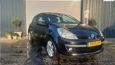 Zwart Gebruikt 2006 Renault Clio II Expression Hatchback | € 1.595 (Eerlijke prijs)