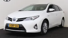 Wit Gebruikt 2015 Toyota Auris Hybrid Stationwagen | € 13.950 (Eerlijke prijs)