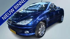 Blauw, metallic lak Gebruikt 2005 Peugeot 206 CC S Cabriolet | € 1.950 (Eerlijke prijs)
