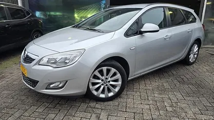 Grijs (metallic) Occasion 2012 Opel Astra Edition Stationwagen | € 5.450 (Eerlijke prijs)
