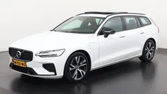 Wit Gebruikt 2021 Volvo V60 R-Design Stationwagen | € 34.490 (Eerlijke prijs)
