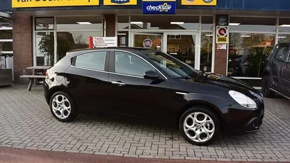 Occasion 2011 Alfa Romeo Giulietta Distinctive Hatchback | € 7.745 (Eerlijke prijs)