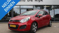 Rood Gebruikt 2015 Kia Rio Hatchback | € 8.950 (Eerlijke prijs)