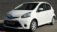 Wit Gebruikt 2012 Toyota Aygo Hatchback | € 3.950 (Eerlijke prijs)