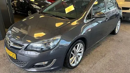 Grijs (metallic) Occasion 2013 Opel Astra Sport Hatchback | € 4.500 (Goede deal)