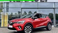 Twotone rouge flamme / noir étoilé nnp+gne (rood metallic) Gebruikt 2020 Renault Captur Intens SUV | € 21.950 (Eerlijke prijs)