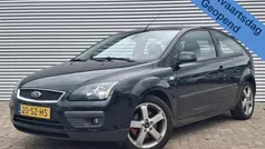 Zwart, metallic lak Gebruikt 2006 Ford Focus Hatchback | € 1.448 (Eerlijke prijs)