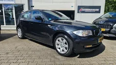 Zwart, metallic lak Gebruikt 2010 BMW 118 Hatchback | € 3.450 (Eerlijke prijs)